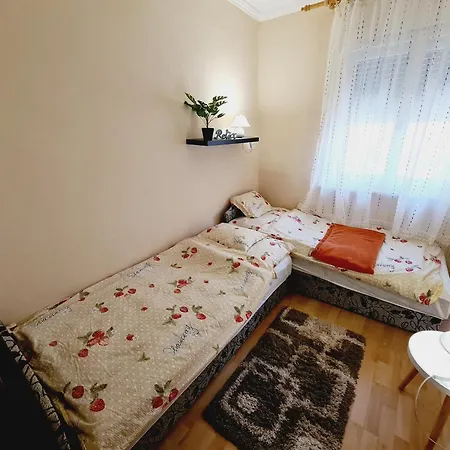 Zsanett Nyaralo 度假居 *